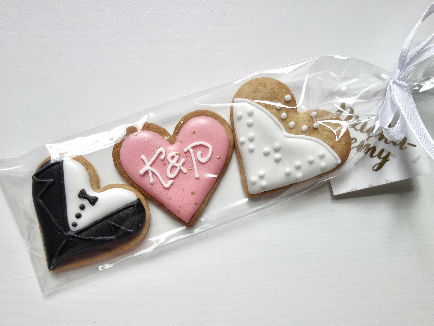 Słodka Tubka z suknią, garniturem i inicjałami